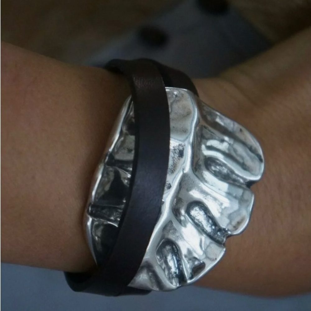 Uno de 50 Double Wrap Brown Leather Large Leaf Bracelet